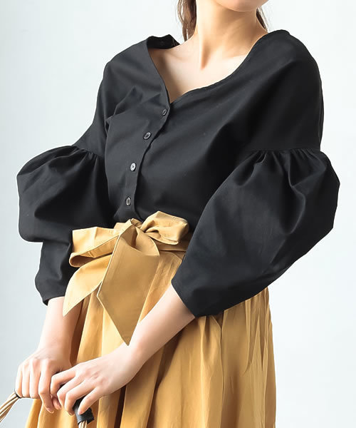 Re:EDIT（リエディ）の「綿麻マルチウェイバルーン袖ブラウス（シャツ/ブラウス・レディース・ブラック/アイボリー/カーキ/ブラウン/レッド/グリーン/ブルー/ベージュ/マスタード・LARGE/MEDIUM）」の3枚目の写真