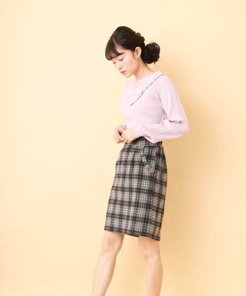 OLIVE des OLIVE(オリーブデオリーブ)の「レース切替えフリル プルオーバー(ニット/セーター・レディース・ブラック/オフホワイト/ボルドー/ラベンダー・FREE)」の6枚目の写真
