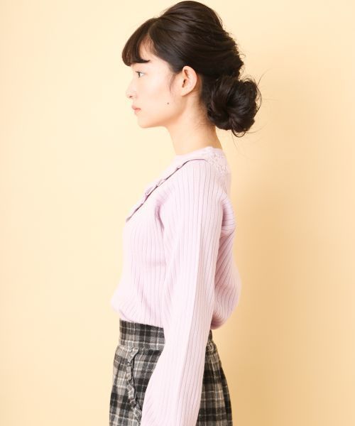 OLIVE des OLIVE(オリーブデオリーブ)の「レース切替えフリル プルオーバー(ニット/セーター・レディース・ブラック/オフホワイト/ボルドー/ラベンダー・FREE)」の11枚目の写真