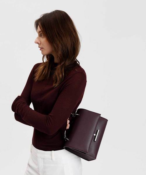 CHARLES & KEITH(チャールズ & キース)の「プッシュロックフロントフラップバッグ / PUSH-LOCK FRONT FLAP BAG(ハンドバッグ・レディース・ダークグリーン/マスタード/ピンク系その他/プラム・M)」の8枚目の写真