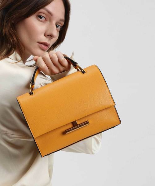 CHARLES & KEITH(チャールズ & キース)の「プッシュロックフロントフラップバッグ / PUSH-LOCK FRONT FLAP BAG(ハンドバッグ・レディース・ダークグリーン/マスタード/ピンク系その他/プラム・M)」の17枚目の写真