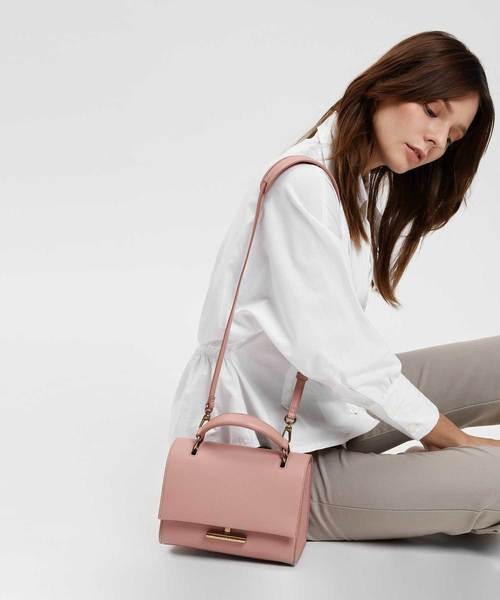 CHARLES & KEITH(チャールズ & キース)の「プッシュロックフロントフラップバッグ / PUSH-LOCK FRONT FLAP BAG(ハンドバッグ・レディース・ダークグリーン/マスタード/ピンク系その他/プラム・M)」の22枚目の写真