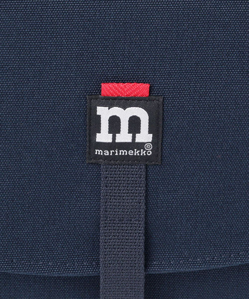 marimekko(マリメッコ)の「marimekko / Magneettilaukku ショルダーバッグ <UNISEX>(ショルダーバッグ・レディース・ブラック/ネイビー・ONE SIZE)」の14枚目の写真