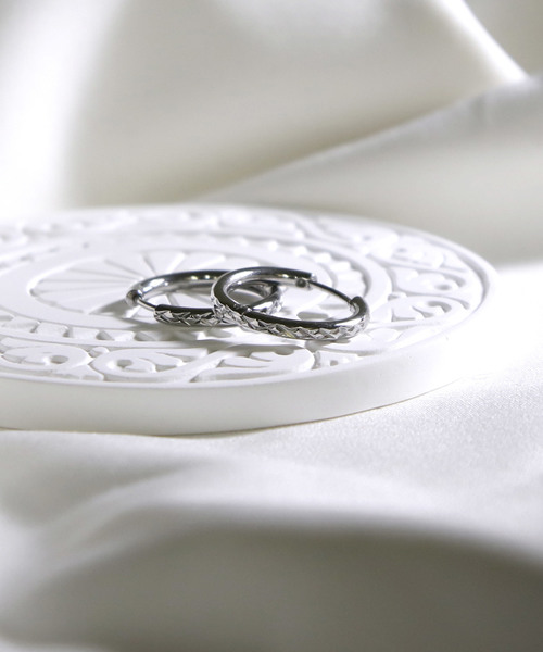 YArKA(ヤーカ)の「【YArKA/ヤーカ】stainless series pilamid circle pierce/ステンレス ピラミッド模様サークルピアス(ピアス(両耳用)・レディース・ゴールド/シルバー/ブラック・FREE)」の1枚目の写真