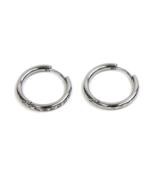 YArKA(ヤーカ)の「【YArKA/ヤーカ】stainless series pilamid circle pierce/ステンレス ピラミッド模様サークルピアス(ピアス(両耳用)・レディース・ゴールド/シルバー/ブラック・FREE)」の8枚目の写真