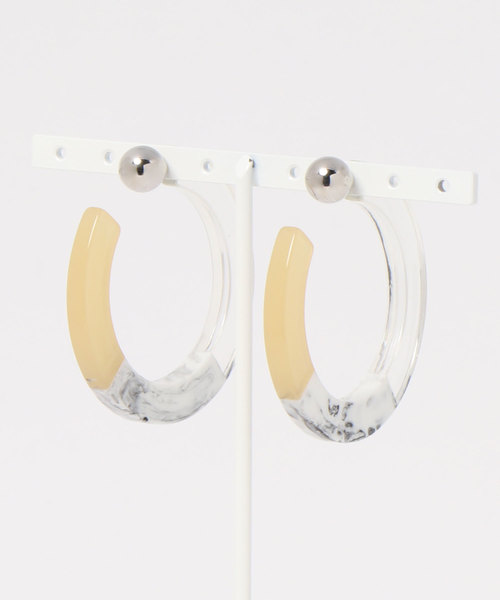 SLOBE IENA（スローブイエナ）の「BIJOU R.I COLOR BLOCK HOOP ピアス（ピアス（両耳用）・レディース・ベージュ/グリーン・FREE）」の3枚目の写真