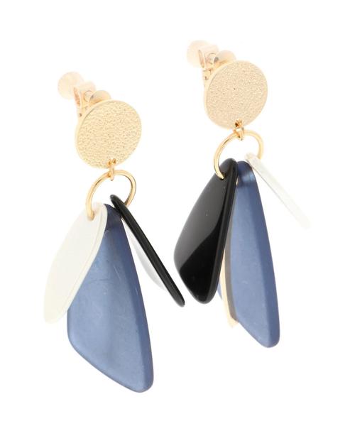 earth music&ecology（アースミュージックアンドエコロジー）の「MIXカラーアクリルイヤリング（イヤリング・レディース・ベージュ/ネイビー/グリーン・FREE）」の6枚目の写真