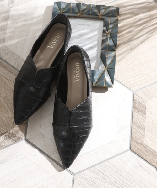 VIVIAN（ヴィヴィアン）の「ポインテッドトゥノーレースカッターシューズ（ドレスシューズ・レディース・D/ガンメタ/シルバー×スモーキークォーツ/パイソン/ブラック系その他2/イエロー系その他5/E/ホワイト×カーキブラウン/White・LL/S/M/L/XL）」の5枚目の写真