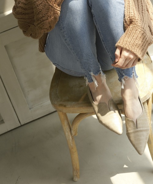 VIVIAN（ヴィヴィアン）の「ポインテッドトゥノーレースカッターシューズ（ドレスシューズ・レディース・D/ガンメタ/シルバー×スモーキークォーツ/パイソン/ブラック系その他2/イエロー系その他5/E/ホワイト×カーキブラウン/White・LL/S/M/L/XL）」の6枚目の写真