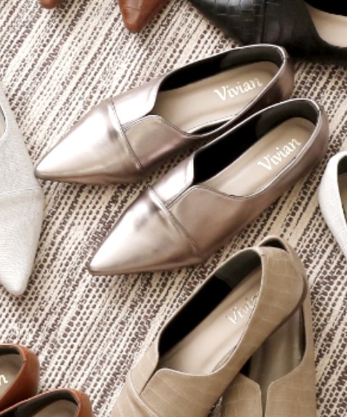 VIVIAN（ヴィヴィアン）の「ポインテッドトゥノーレースカッターシューズ（ドレスシューズ・レディース・D/ガンメタ/シルバー×スモーキークォーツ/パイソン/ブラック系その他2/イエロー系その他5/E/ホワイト×カーキブラウン/White・LL/S/M/L/XL）」の8枚目の写真
