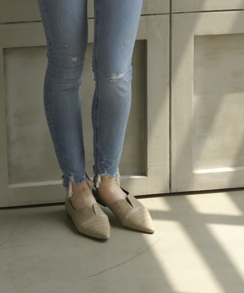 VIVIAN（ヴィヴィアン）の「ポインテッドトゥノーレースカッターシューズ（ドレスシューズ・レディース・D/ガンメタ/シルバー×スモーキークォーツ/パイソン/ブラック系その他2/イエロー系その他5/E/ホワイト×カーキブラウン/White・LL/S/M/L/XL）」の15枚目の写真