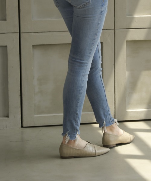 VIVIAN（ヴィヴィアン）の「ポインテッドトゥノーレースカッターシューズ（ドレスシューズ・レディース・D/ガンメタ/シルバー×スモーキークォーツ/パイソン/ブラック系その他2/イエロー系その他5/E/ホワイト×カーキブラウン/White・LL/S/M/L/XL）」の14枚目の写真