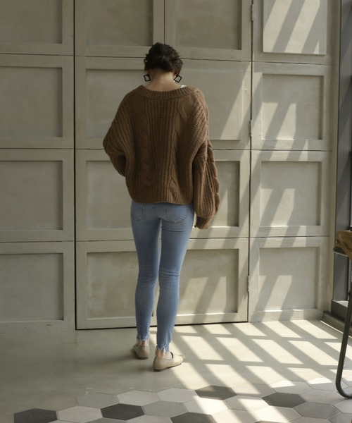 VIVIAN（ヴィヴィアン）の「ポインテッドトゥノーレースカッターシューズ（ドレスシューズ・レディース・D/ガンメタ/シルバー×スモーキークォーツ/パイソン/ブラック系その他2/イエロー系その他5/E/ホワイト×カーキブラウン/White・LL/S/M/L/XL）」の10枚目の写真