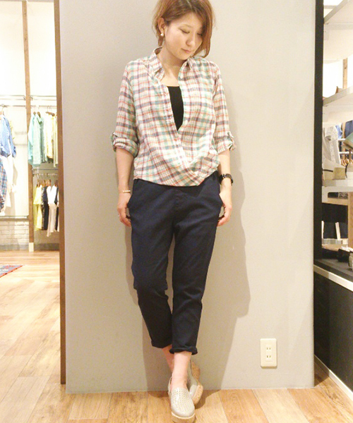 CIAOPANIC TYPY（チャオパニックティピー）の「コットンツイルストレッチテーパードパンツ3（その他パンツ・レディース・ホワイト/ネイビー/ピンク・LARGE/MEDIUM/SMALL）」の2枚目の写真