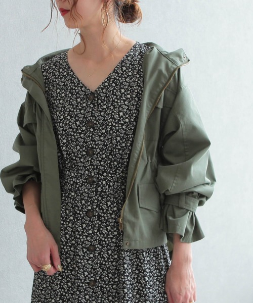 reca（レカ）の「前ボタンVネック小花柄マキシ丈ワンピース（Tシャツ/カットソー・レディース・オリーブ/ブラック/ホワイト・M）」の5枚目の写真