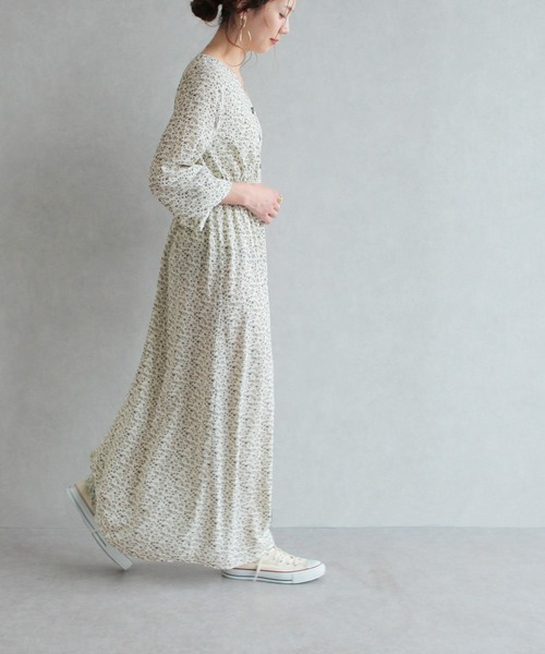 reca（レカ）の「前ボタンVネック小花柄マキシ丈ワンピース（Tシャツ/カットソー・レディース・オリーブ/ブラック/ホワイト・M）」の21枚目の写真