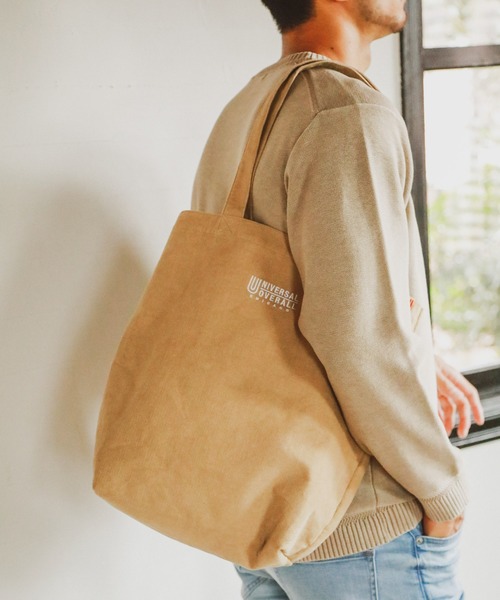 UNIVERSAL OVERALL（ユニバーサルオーバーオール）の「【UNIVERSAL OVERALL】別注コーデュロイトート（トートバッグ・メンズ・チャコール/ベージュ/ダークブラウン/ダークグレー・FREE）」の4枚目の写真
