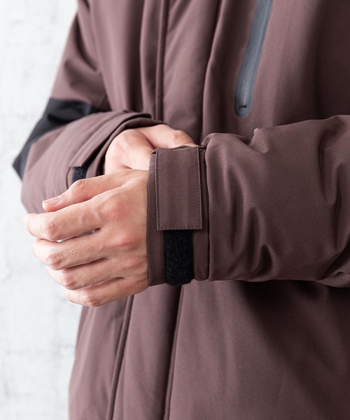 OUTDOOR PRODUCTS(アウトドアプロダクツ)の「切替フード中綿ジャケット パネルジャケット 防風/撥水/ストレッチ/耐水圧/防花粉/UVと高機能素材を使用 昨年人気モデルが更に進化して登場 ユニセックス(ブルゾン・メンズ・ライトグレー/ブラック/ブラウン/アーミー/ダークベージュ・SMALL/MEDIUM/LARGE/X-LARGE)」の7枚目の写真