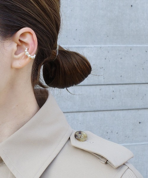 AROM.(アロム)の「【AROM. / アロム】シルバー925 / PICCHIETTARE Ear Cuff / パール イヤーカフ(イヤーカフ・レディース・シルバー/ゴールド・FREE)」の15枚目の写真
