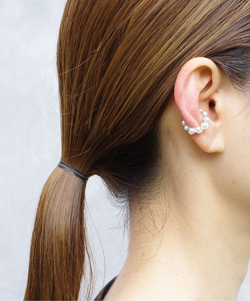 AROM.(アロム)の「【AROM. / アロム】シルバー925 / PICCHIETTARE Ear Cuff / パール イヤーカフ(イヤーカフ・レディース・シルバー/ゴールド・FREE)」の17枚目の写真