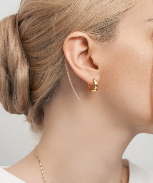 Jewel closet by L&Co.(ジュエルクローゼットバイエルアンドコー)の「K18 フープ ピアス(ピアス(両耳用)・レディース・イエローゴールド・FREE)」の7枚目の写真