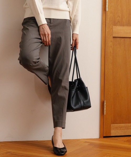 GLOBAL WORK（グローバルワーク）の「スゴラクストレッチスリムテーパードパンツ/924387（その他パンツ・レディース・ブラック/ブルー系その他/アイボリー/ブルー/イエロー/グリーン/ブルー系その他7/グリーン系その他3/ネイビー/ライトイエロー/サックスブルー/グリーン系その他2/グリーン系その他4/パープル系その他2/イエロー系その他3/カーキ/その他/イエロー系その他/グリーン系その他/オレンジ/グリーン系その他6/パープル系その他6/ブラウン系その他・SMALL/MEDIUM/LARGE/X-LARGE/XX-LARGE/X-SMALL）」の8枚目の写真