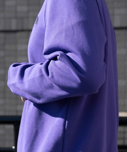 THE NORTH FACE（ザノースフェイス）の「THE NORTH FACE ロゴスウェット（スウェット・メンズ・ブラック/パープル/ネイビー・SMALL/MEDIUM/LARGE/X-LARGE）」の9枚目の写真