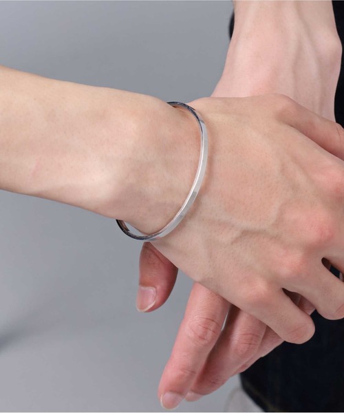 LION HEART(ライオンハート)の「【限定展開】“LH-1”スクエアバングル/サージカルステンレス(金属アレルギー対応)【LION HEART / ライオンハート】(バングル/リストバンド・メンズ・ブラック/シルバー/ブルー・ONE SIZE)」の11枚目の写真