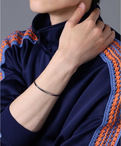 LION HEART(ライオンハート)の「【限定展開】“LH-1”スクエアバングル/サージカルステンレス(金属アレルギー対応)【LION HEART / ライオンハート】(バングル/リストバンド・メンズ・ブラック/シルバー/ブルー・ONE SIZE)」の16枚目の写真