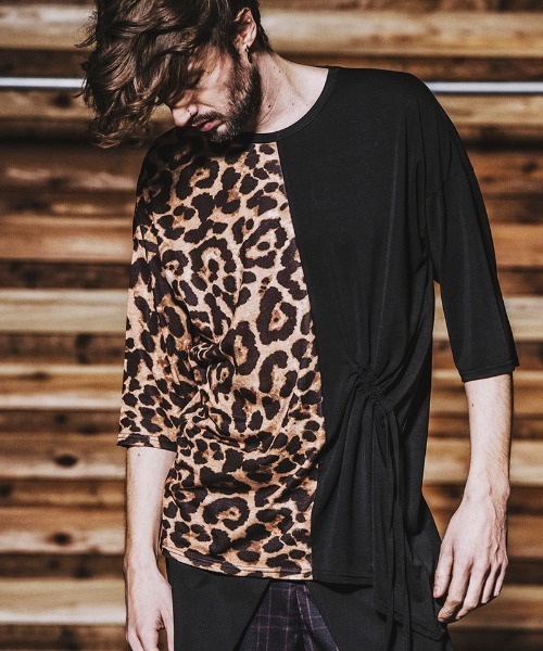 NO ID.（ノーアイディ）の「mt7151- ﾚｵﾊﾟｰﾄﾞｱｼﾝﾒﾄﾘｰ切替BIG-T Tシャツ