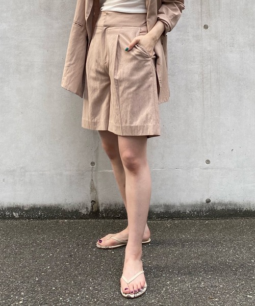 DouDou(ドゥドゥ)の「リネンショートパンツ(その他パンツ・レディース・ベージュ/チャコールグレー・FREE)」の1枚目の写真