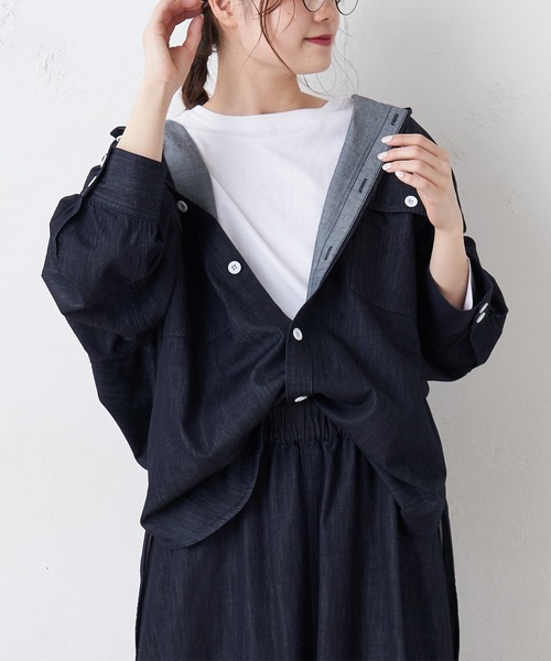 PUAL CE CIN（ピュアルセシン）の「【Ｄu noir】シャンブレーデニムブラウス（シャツ/ブラウス・レディース・ブラック/インディゴブルー・FREE）」の2枚目の写真