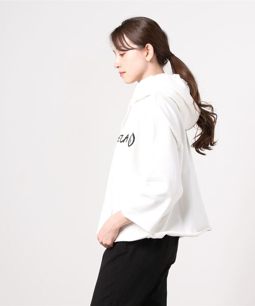 MM6 Maison Margiela（ｴﾑｴﾑｼｯｸｽ ﾒｿﾞﾝ ﾏﾙｼﾞｪﾗ）の「MM6 Maison Margiela “UNBRUSHED”ベーシックスウェット（スウェット・レディース・ホワイト・SMALL）」の2枚目の写真