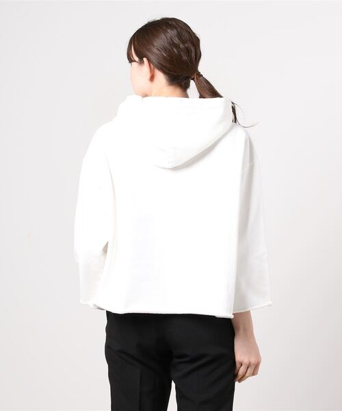 MM6 Maison Margiela（ｴﾑｴﾑｼｯｸｽ ﾒｿﾞﾝ ﾏﾙｼﾞｪﾗ）の「MM6 Maison Margiela “UNBRUSHED”ベーシックスウェット（スウェット・レディース・ホワイト・SMALL）」の3枚目の写真