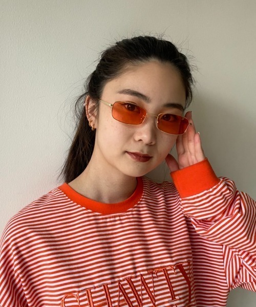 SHAGGIE(シャギー)の「スクエアカラーサングラス(サングラス・レディース・ブラック/レッド・FREE)」の1枚目の写真