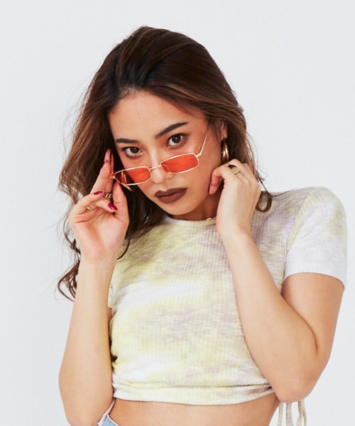 SHAGGIE(シャギー)の「スクエアカラーサングラス(サングラス・レディース・ブラック/レッド・FREE)」の9枚目の写真