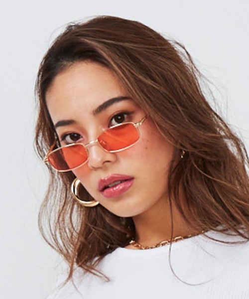 SHAGGIE(シャギー)の「スクエアカラーサングラス(サングラス・レディース・ブラック/レッド・FREE)」の8枚目の写真