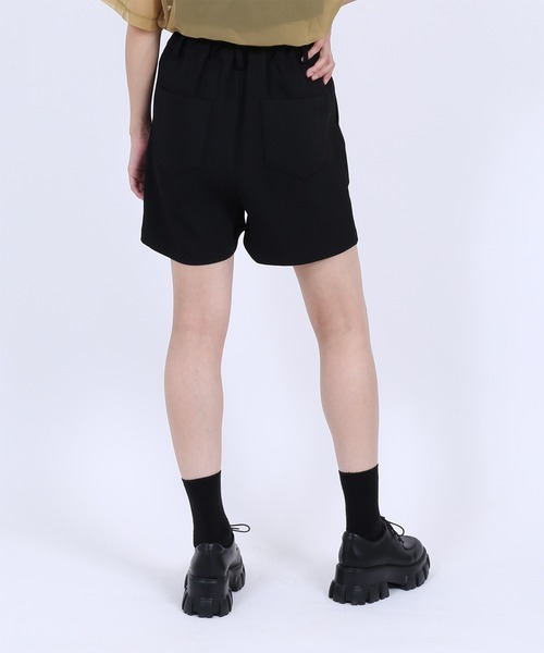 PUNYUS(プニュズ)の「ハイウエストショートパンツ(その他パンツ・レディース・ブラック/グリーン・2/1/3/4)」の3枚目の写真
