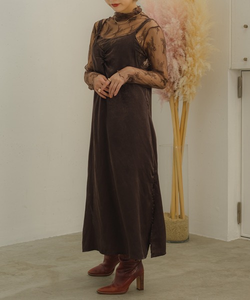 VRIA CHARME(バリアシャルム)の「マットサテンキャミワンピース(ワンピース・レディース・カーキ/ブラウン/ブラック・FREE)」の2枚目の写真