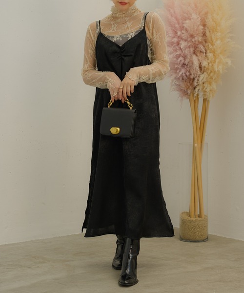 VRIA CHARME(バリアシャルム)の「マットサテンキャミワンピース(ワンピース・レディース・カーキ/ブラウン/ブラック・FREE)」の1枚目の写真