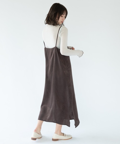 VRIA CHARME(バリアシャルム)の「マットサテンキャミワンピース(ワンピース・レディース・カーキ/ブラウン/ブラック・FREE)」の17枚目の写真