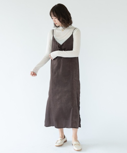 VRIA CHARME(バリアシャルム)の「マットサテンキャミワンピース(ワンピース・レディース・カーキ/ブラウン/ブラック・FREE)」の15枚目の写真