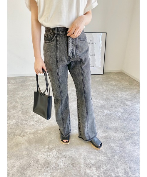 MLI'A（エムリア）の「デニム／フレアパンツ（デニムパンツ・レディース・アイボリー/ブルー系その他/ブルー系その他5/グレー/ブラウン/インディゴブルー/ブラック・M/S）」の4枚目の写真