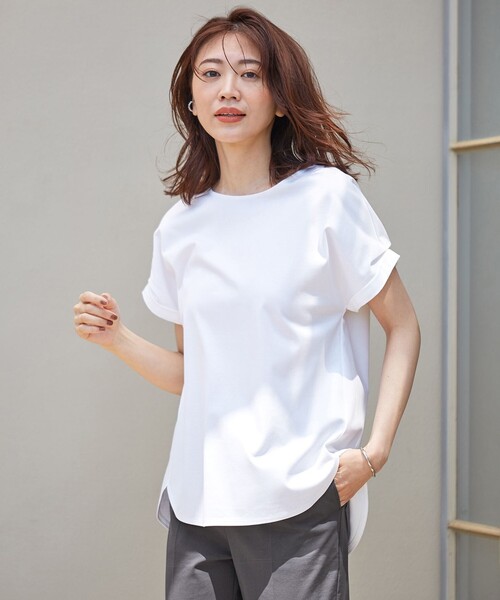 J.PRESS(ジェイプレス)の「【UVケア・消臭効果・接触冷感】コンパクトコットンスムース ラウンドヘム カットソー(Tシャツ/カットソー・レディース・ホワイト系/ホワイト系1/ブラック系/ダークブラウン系/ベージュ系/ネイビー系・MEDIUM/LARGE)」の2枚目の写真