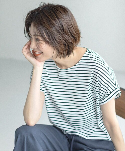 J.PRESS(ジェイプレス)の「【UVケア・消臭効果・接触冷感】コンパクトコットンスムース ラウンドヘム カットソー(Tシャツ/カットソー・レディース・ホワイト系/ホワイト系1/ブラック系/ダークブラウン系/ベージュ系/ネイビー系・MEDIUM/LARGE)」の1枚目の写真