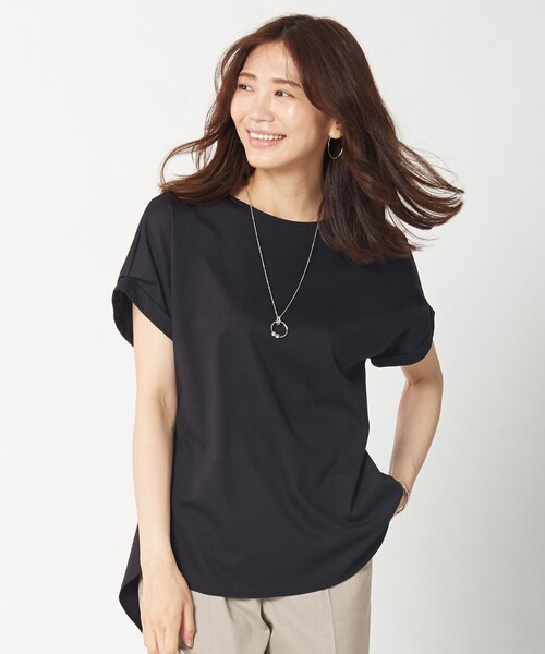 J.PRESS(ジェイプレス)の「【UVケア・消臭効果・接触冷感】コンパクトコットンスムース ラウンドヘム カットソー(Tシャツ/カットソー・レディース・ホワイト系/ホワイト系1/ブラック系/ダークブラウン系/ベージュ系/ネイビー系・MEDIUM/LARGE)」の3枚目の写真