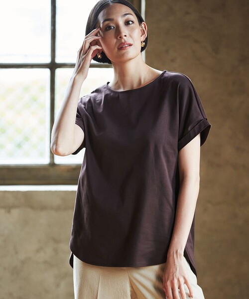 J.PRESS(ジェイプレス)の「【UVケア・消臭効果・接触冷感】コンパクトコットンスムース ラウンドヘム カットソー(Tシャツ/カットソー・レディース・ホワイト系/ホワイト系1/ブラック系/ダークブラウン系/ベージュ系/ネイビー系・MEDIUM/LARGE)」の4枚目の写真