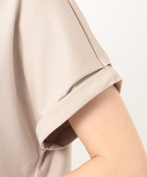 J.PRESS(ジェイプレス)の「【UVケア・消臭効果・接触冷感】コンパクトコットンスムース ラウンドヘム カットソー(Tシャツ/カットソー・レディース・ホワイト系/ホワイト系1/ブラック系/ダークブラウン系/ベージュ系/ネイビー系・MEDIUM/LARGE)」の8枚目の写真