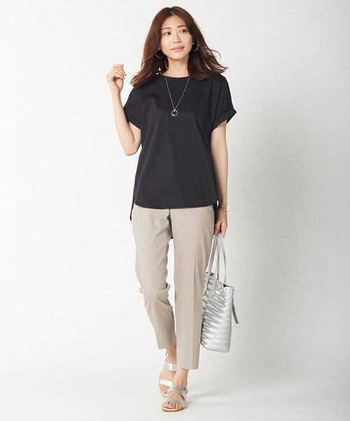 J.PRESS(ジェイプレス)の「【UVケア・消臭効果・接触冷感】コンパクトコットンスムース ラウンドヘム カットソー(Tシャツ/カットソー・レディース・ホワイト系/ホワイト系1/ブラック系/ダークブラウン系/ベージュ系/ネイビー系・MEDIUM/LARGE)」の14枚目の写真