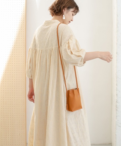 KBF（ケイビーエフ）の「刺繍ギャザーボリュームワンピース（ワンピース・レディース・ブラック/ベージュ/オフホワイト/ブルー・ONE）」の3枚目の写真